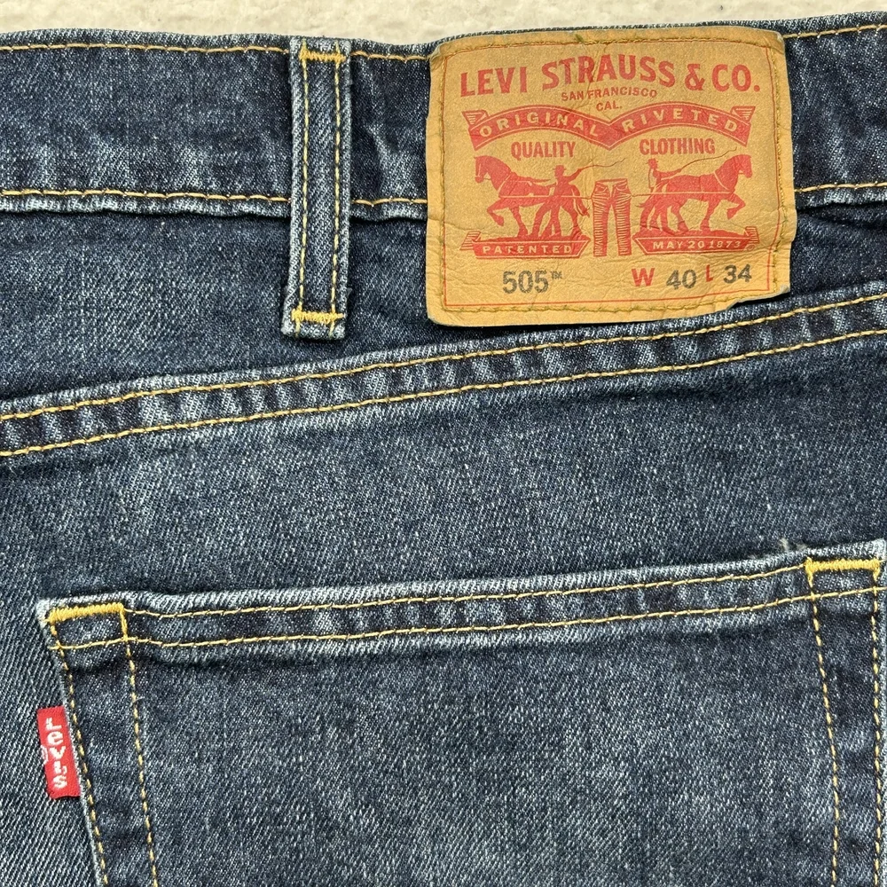 Levis 505 Jeans Mens 40x34 Straight Leg Blue Denim Zip Fly Classic 00505-2540